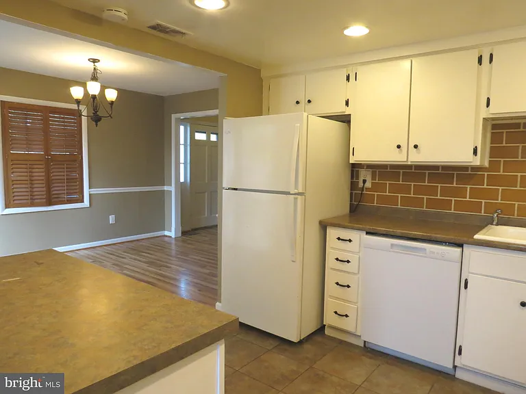 15310 Annapolis Rd — Photo 5