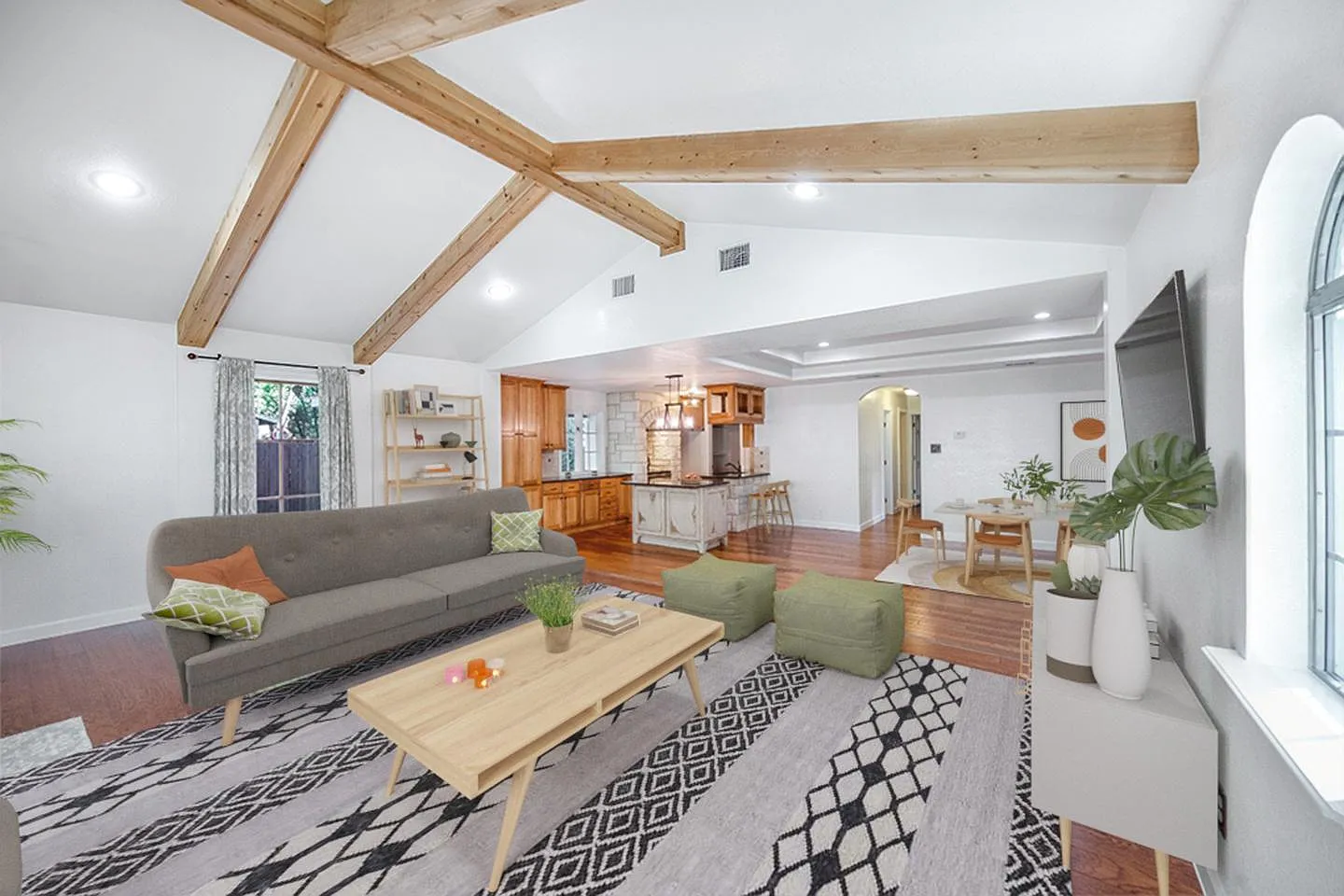 Stunning South Austin home with large fenced backyard — Photo 2