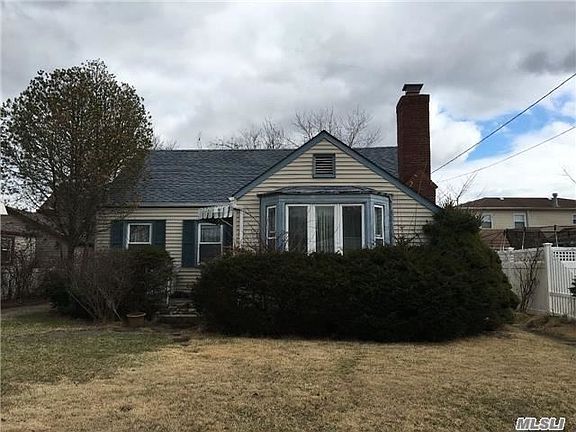2nd image of 24 Hewlett Point Ave