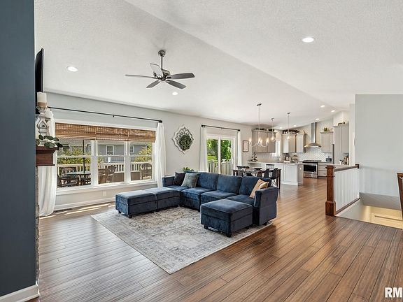 4th image of 302 W 6th Avenue Pl