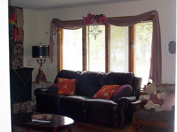 5th image of 2361 Marwood Ave
