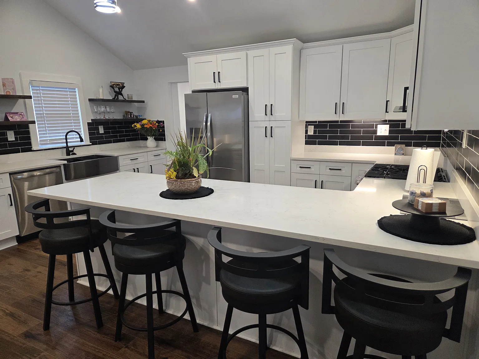 4 bed, 1650 sqft, $3,000 — Photo 2
