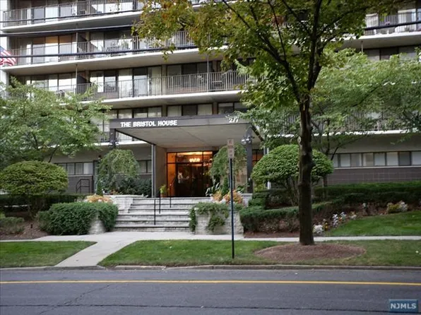 277 Prospect Ave APT 2C, Hackensack, NJ 07601
