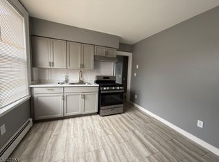 387 Leslie St, Newark, NJ 07112