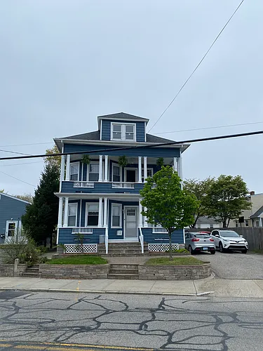 580 Admiral St Photo 1