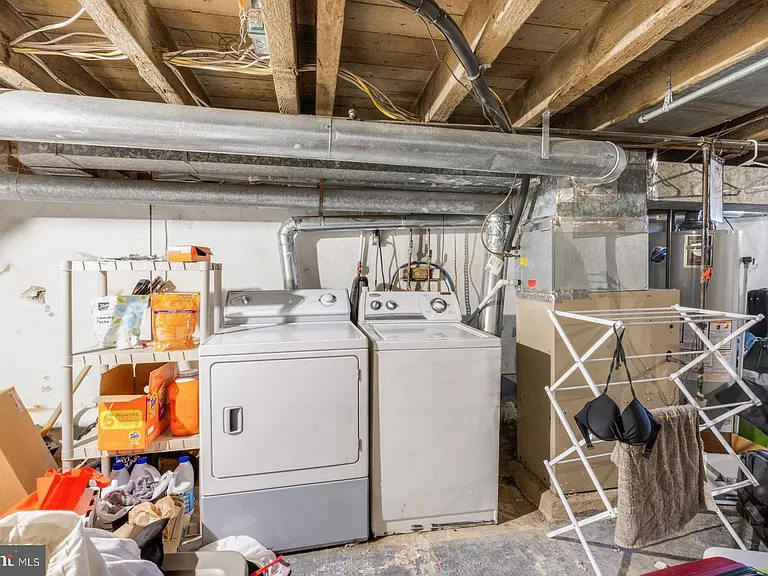 824 N Judson St — Photo 12