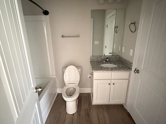 5th image of 1135 Davis St