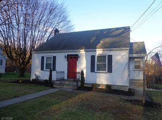 39 Edison Rd, Stewartsville, NJ 08886