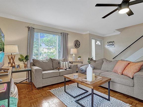 4th image of 305 SW 11th Ct