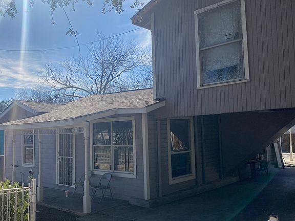 4th image of 815 NW 34TH ST