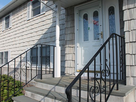 3rd image of 19 Hawthorne Dr