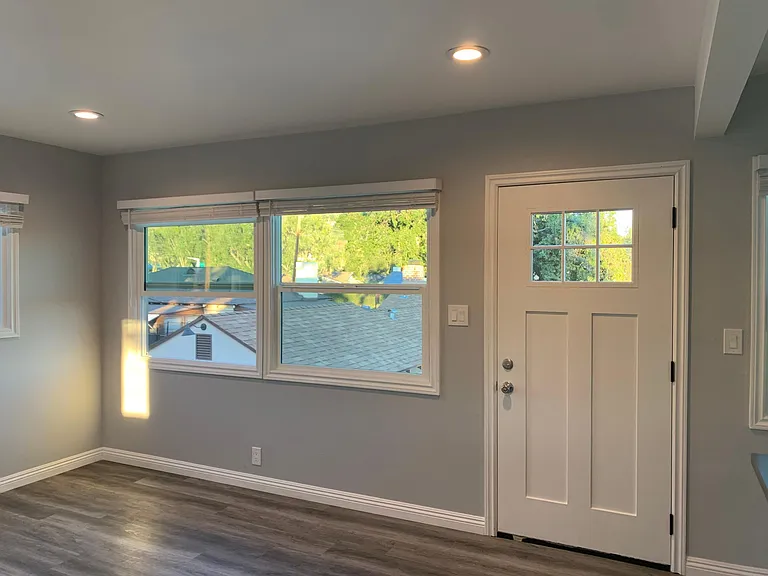 1605 N Altadena Dr — Photo 4