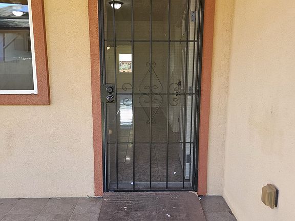 4th image of 928 1st St #A