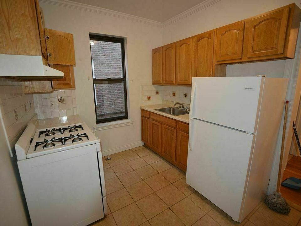 2nd image of 28-24 42nd St #B7