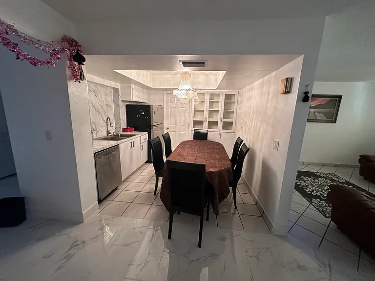 5620 SW 54th St — Photo 9