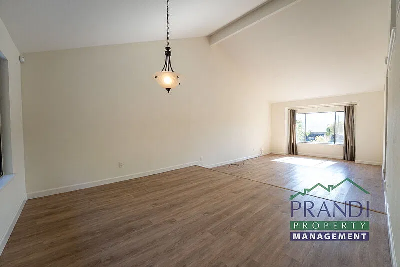 3 bed, 2.0 bath, 1912 sqft, $4,975 — Photo 4
