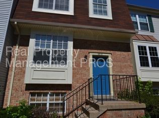 8816 Ridge Hollow Ct, Springfield, VA 22152