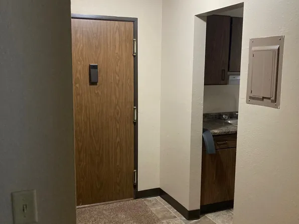 1210 E 8th St, Cozad, NE