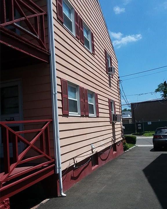 2nd image of 55 Bonner St