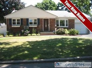 1284 Pulaski Rd, East Northport, NY 11731