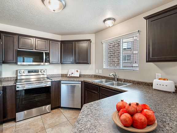 4th image of 104 E Resaca Dr Unit E1