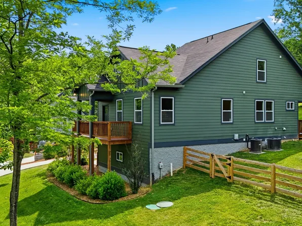 157 Lena Loop, Burns, TN 37029