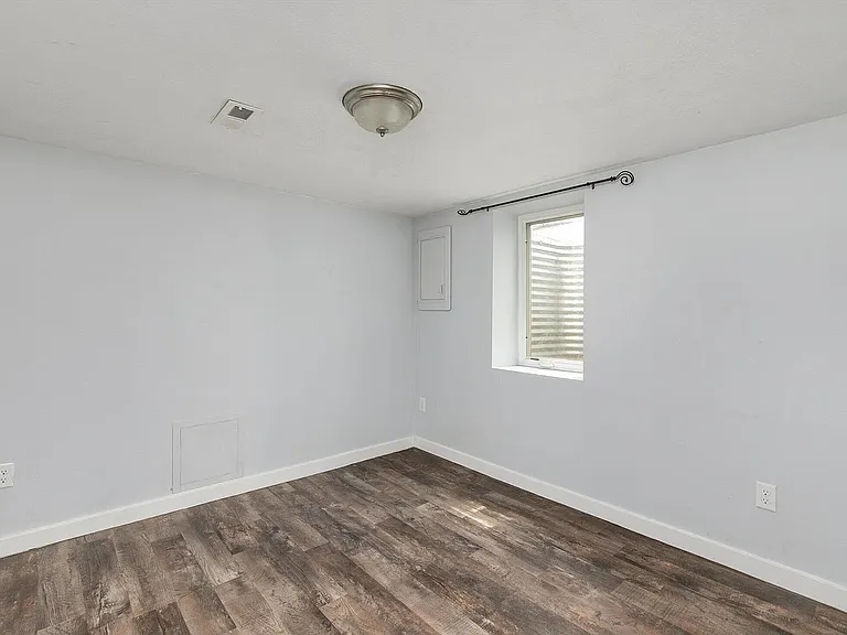 1338 33rd St — Photo 19