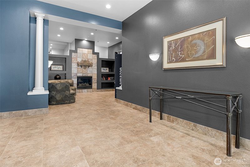 3rd image of 4343 Roosevelt Way NE #401