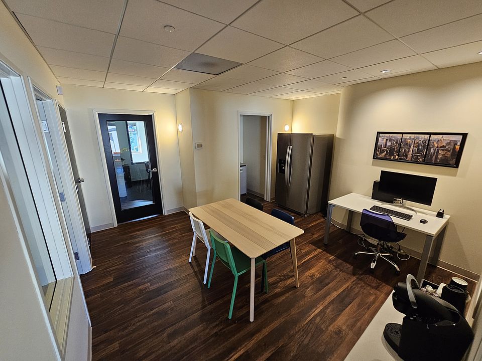 Versatile workspace with all the essentials. All in one efficient layout.
