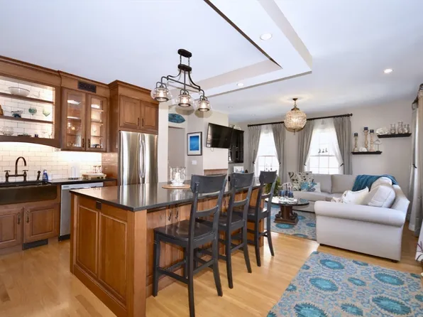 30 Centre St #2, New Bedford, MA 02740