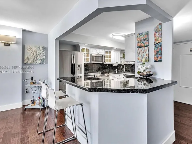 6423 Collins Ave #409 — Photo 4
