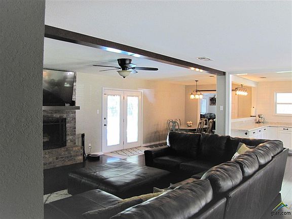4th image of 215 Leram St