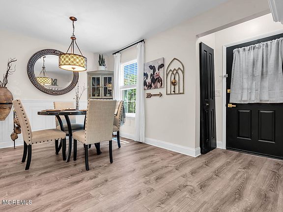 2nd image of 408 Daisy Court