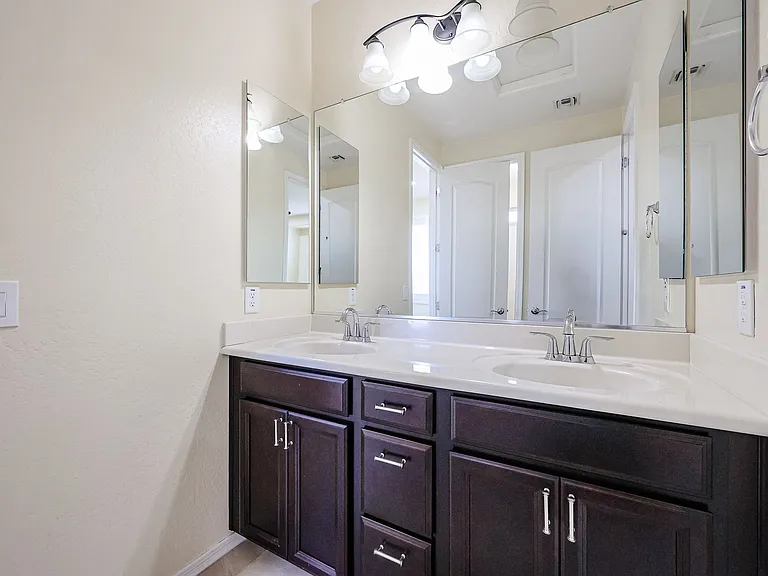 2545 E Ebony Dr — Photo 34