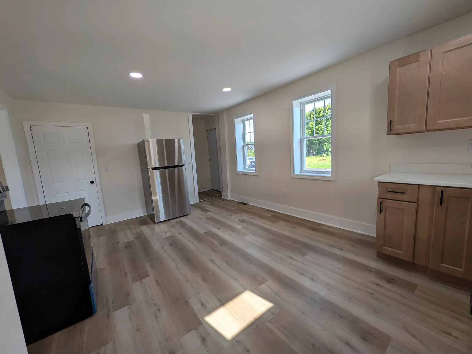 3 bed, 1000 sqft, $1,650 — Photo 4