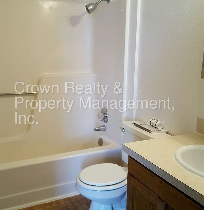 2nd image of 400 E 17th St APT 7