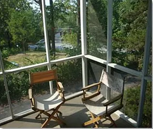 704 Morningside Dr — Photo 3