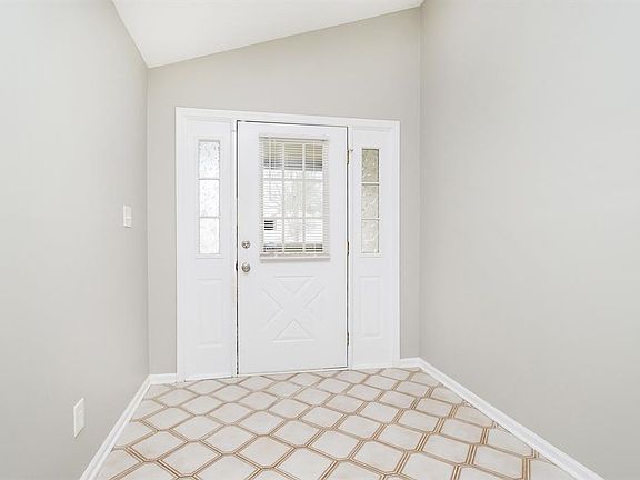 3rd image of 3021 Horse Hill West Dr