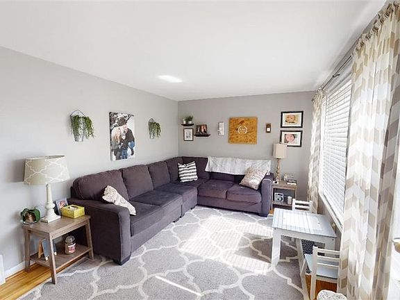 5th image of 26 Norine Dr