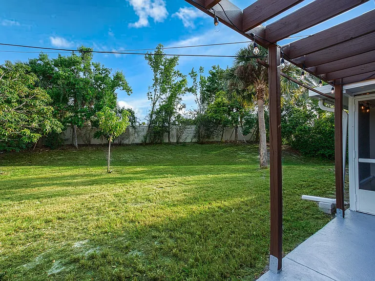 2256 Constitution Blvd — Photo 25