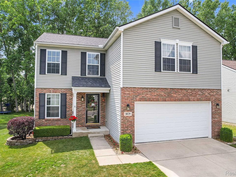 1st image of 1029 Primrose Ln
