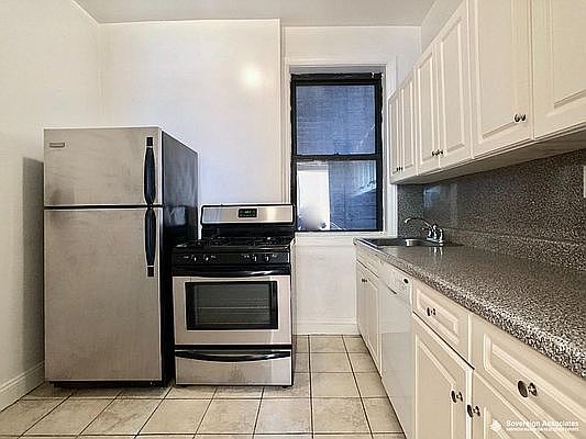 4th image of 161 W 106th St #2E1