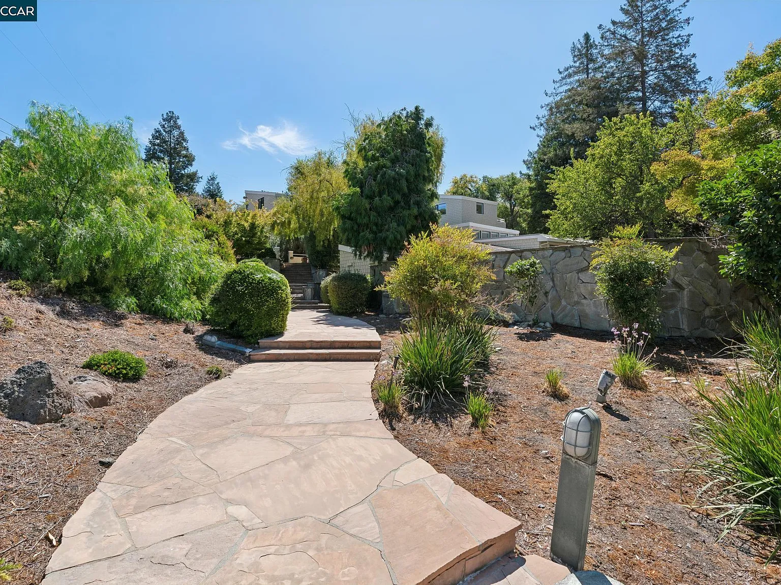 6 bed, 6000 sqft, $10,000 — Photo 2