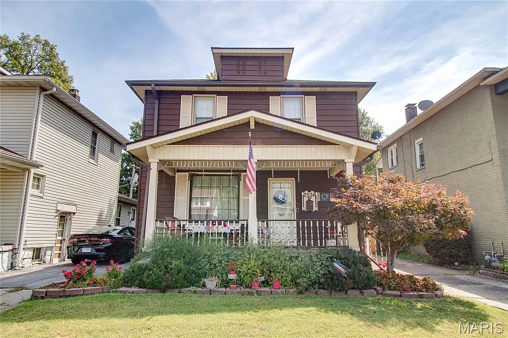 2534 State St photo 1