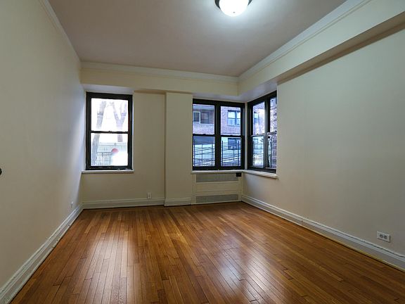 5th image of 150 E Hartsdale Ave