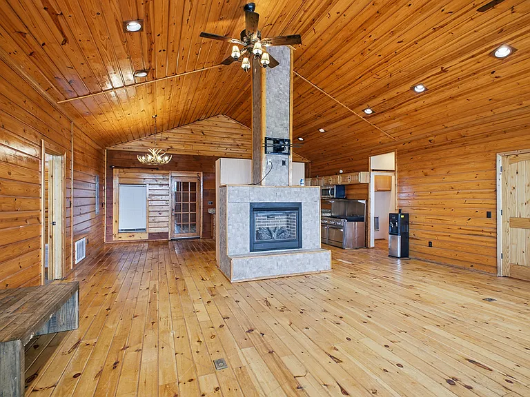 1374 County Street 2919 — Photo 9
