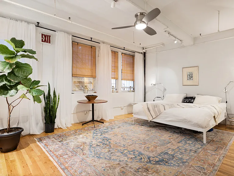 215 W 29th St #2 — Photo 3