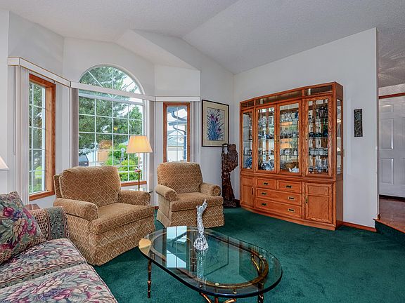 3rd image of 2810 NE 86th Cir