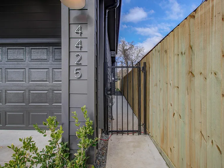 4425 Providence St — Photo 5