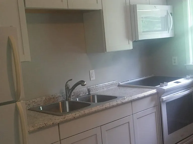 425 Dorsey Rd #R — Photo 6